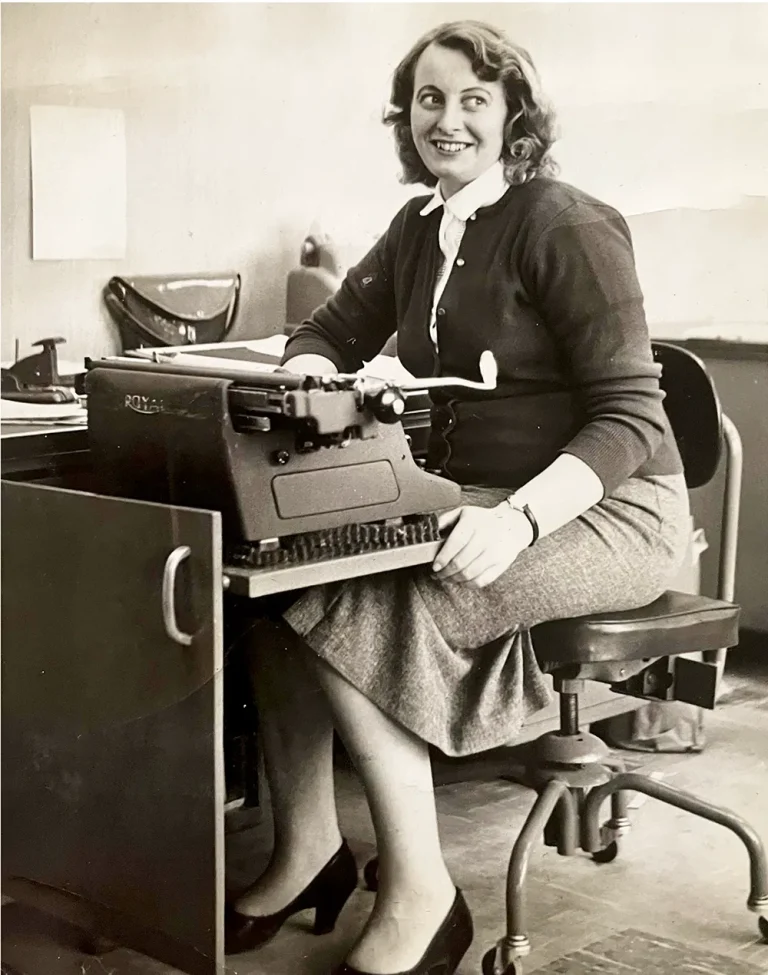 Lynn Valley Manufacturing Woman ready to be Contacted in Office